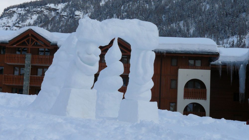 Sneeuwsculptuur in de Franse Alpen