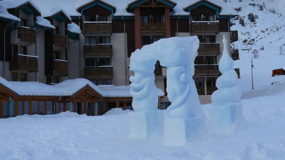 Sneeuwsculptuur in de Franse Alpen